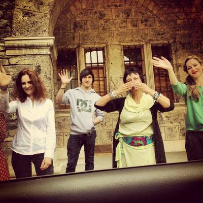 L'équipe envoie des baisers d'au-revoir au scénariste Miguel Vélez - photo pris par Miguel Vélez